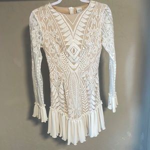 Short Mini White Long Sleeve Lace Dress